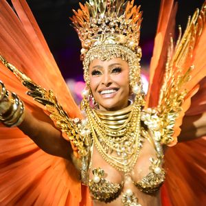 Sabrina Sato brilhou no Carnaval de São Paulo com uma fantasia criada pelo estilista Henrique Filho