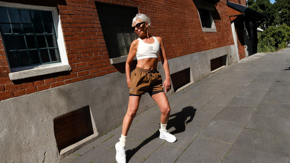 Estes são os tênis que fazem sucesso entre as mulheres com mais de 60 anos que caminham diariamente: confortáveis, leves e com sola superflexível