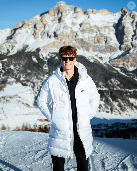 Irmã de Brooks Nader disse também que sobrenome do romance da modelo rima com 'vencedor', em inglês 'winner', o que indicaria ser Jannik Sinner