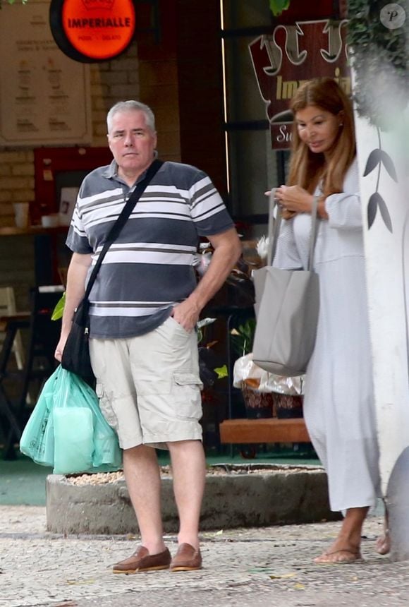 Marido de Roberta Close se separou da mulher ao descobrir identidade da modelo brasileira, mas dias depois retomou a relação