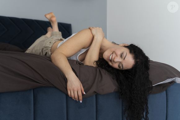 Um ritual simples, feito ao entrar em casa, ajuda a desacelerar a mente, reduzir a ansiedade e marcar a transição entre o dia agitado e o descanso