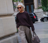 Parecem sapatilhas de dança, mas são os novos tênis da Converse: minimalistas, elegantes e ideais para mulheres 50+. Minha mãe já quer usá-los o tempo todo com saias e calças largas