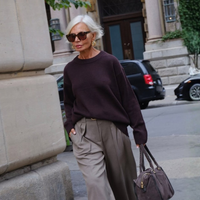 Parecem sapatilhas de dança, mas são os novos tênis da Converse: minimalistas, elegantes e ideais para mulheres 50+. Minha mãe já quer usá-los o tempo todo com saias e calças largas