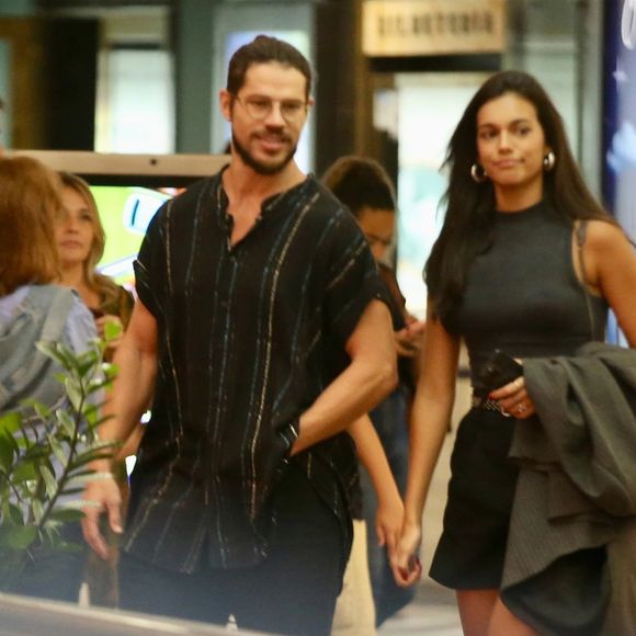 Os rumores de um possível affair entre José Loreto e Alane Dias começaram a surgir por aí na última semana, quando eles foram vistos juntos nos corredores de um shopping da Gávea, após assistirem à peça 'O Cravo e A Rosa'.