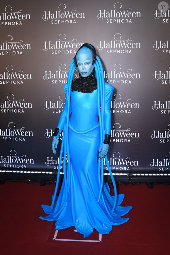 Baile de Halloween da Sephora 2025: Bianca DellaFancy ousou em sua fantasia e apareceu toda de azul no tapete preto