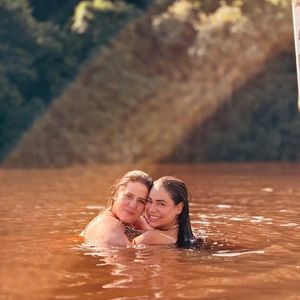 Lexa e Tati Machado mergulharam juntas no Rio Negro, na Amazônia