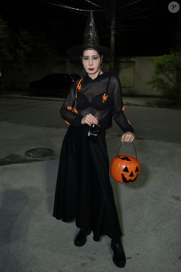 Elenco da novela 'Êta Mundo Melhor!' caprichou em festa à fantasia de Halloween