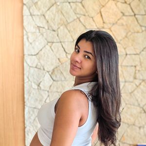 A esposa do cantor, Ary Mirelle, entrou em trabalho de parto na madrugada deste domingo (07) e deu à luz Joaquim, o segundo filho do casal