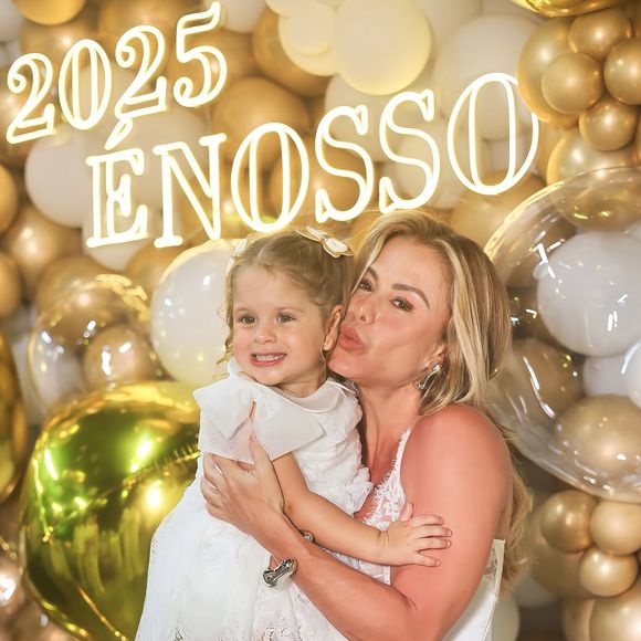 Poliana Rocha passou a virada de ano 2024-2025 na Fazenda Talismã, localizada em Goiás, ao lado da família.