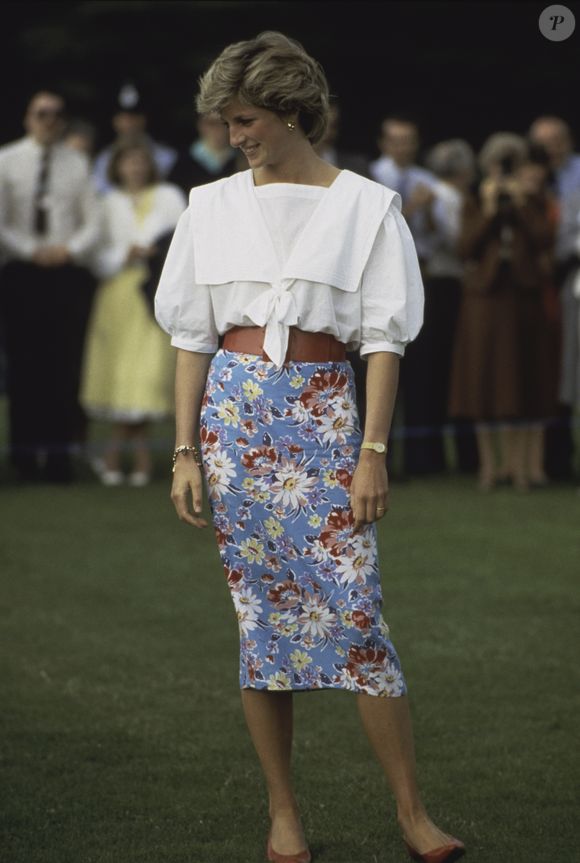 Mãe dos príncipes William e Harry, Lady Di encontrou na atividade física uma válvula de escape para o estresse da mídia e dos compromissos oficiais, transformando o pilates em um aliado essencial para sua saúde e autoestima.