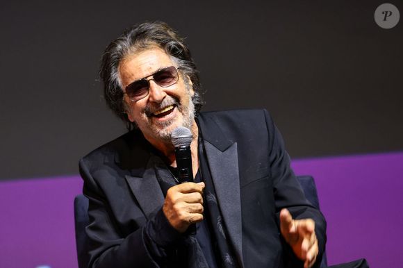 Al Pacino usa dublês para representá-lo em ensaios e marcações de cena. Assim, o ator só entra efetivamente em ação no momento da gravação.