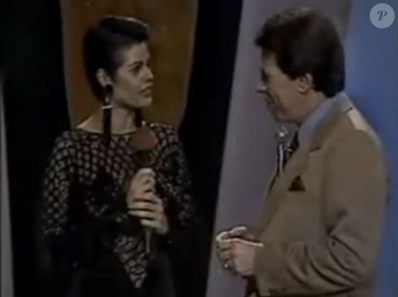Monique Evans x Silvio Santos: apresentador disse que a atriz tinha estilo 'teatral' na entrega do Troféu Imprensa em 1988