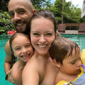Rafael Cardoso e Mari Bridi são pais de Aurora e Valentim e o ator chegou a ser proibido de ver as crianças após uma medida protetiva