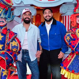 Tiago Abravanel e o marido, Fernando Poli, no aniversário de 1 ano de Bento, filho de Thiaguinho e Carol Peixinho