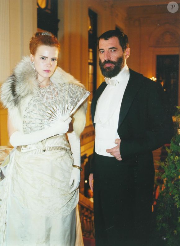 2001: Ana Paula Arósio esteve bem diferente com o cabelo ruivo na minissérie 'Os Maias'