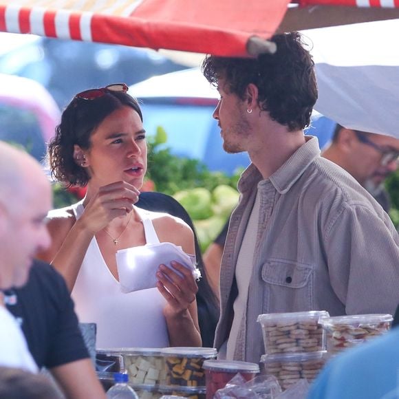 Shawn Mendes e Bruna Marquezine degustaram diversas comidas no local