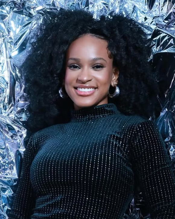 Segundo a cabeleireira Márcia Vieira, responsável pelos cuidados capilares da atleta, a peça é ideal para momentos de lazer.