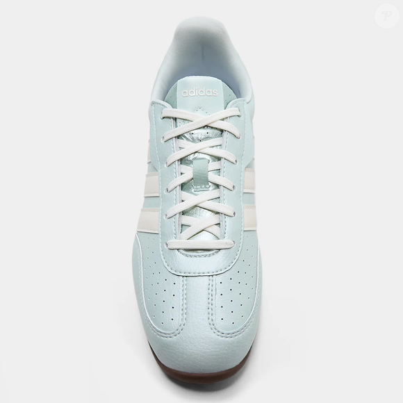 Segundo as informações divulgadas para o produto, o Adidas Barreda Lo Feminino Verde+Branco está disponível no site da Netshoes por R$ 289,99 no Pix ou R$ 305,25 em até quatro parcelas sem juros. Antes da compra, é importante conferir a disponibilidade de numeração e as condições atualizadas de pagamento