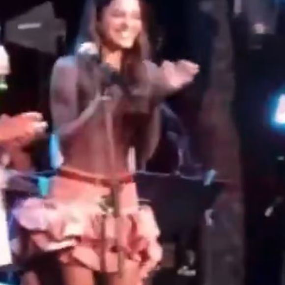 Bruna Marquezine exibe terceiro look da noite em sua festa de aniversário