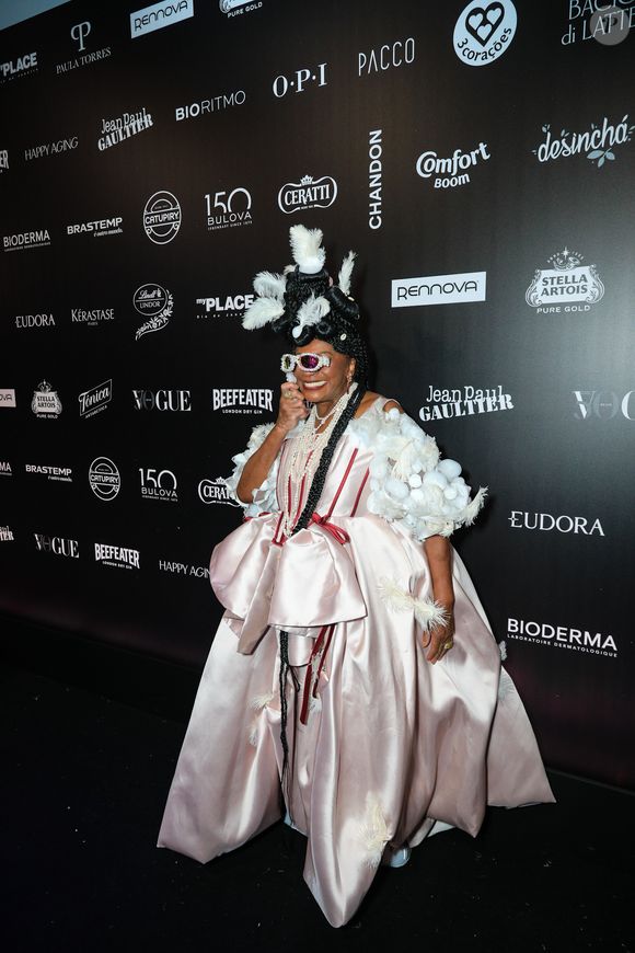 Zezé Motta brilhou com um vestido à la baiana super fashionista