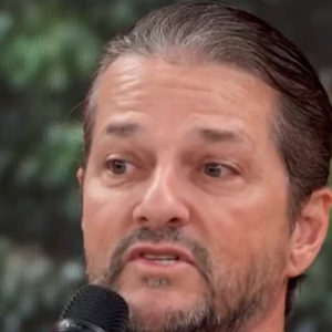 Marcelo Serrado fala sobre sobrenatural em acidente: "Eu senti, gente, juro por Deus, por tudo, que não era a minha mão ali desviando do carro"