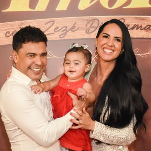 Zezé Di Camargo recebeu familiares e amigos no evento, e sua filha Clara roubou a cena