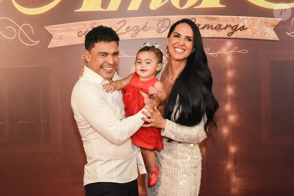 Zezé Di Camargo recebeu familiares e amigos no evento, e sua filha Clara roubou a cena