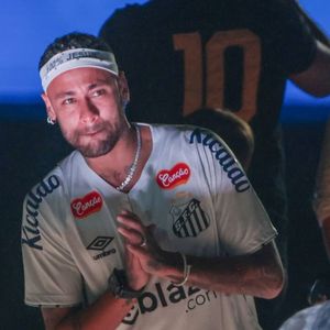 Neymar voltou ao Santos em janeiro de 2025 e vai terminar o ano sem títulos. Pior: pode retornar à Série B do Campeonato Brasileiro