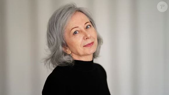 O maior erro de quem tem cabelo grisalho pode estar no uso do xampu violeta; entenda
