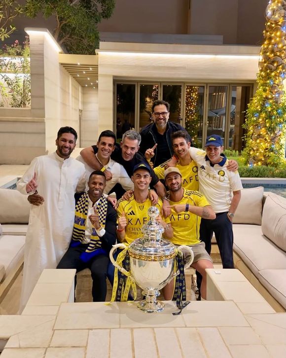 As imagens revelam parte do cotidiano bilionário de Cristiano Ronaldo dentro das mansões que possui em diferentes países