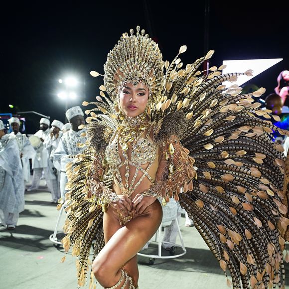 A Paraíso do Tuiuti abriu o terceiro dia dos desfiles das escolas de samba nesta terça-feira (17)