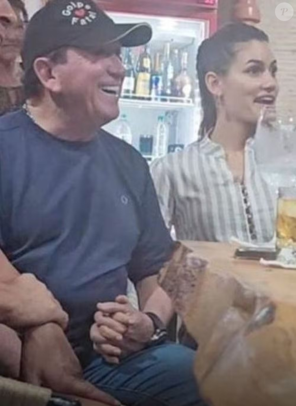 O romance entre Calita Franciele e o cantor Amado Batista, de 73 anos, se tornou conhecido do público através das redes sociais e de relatos de amigos próximos