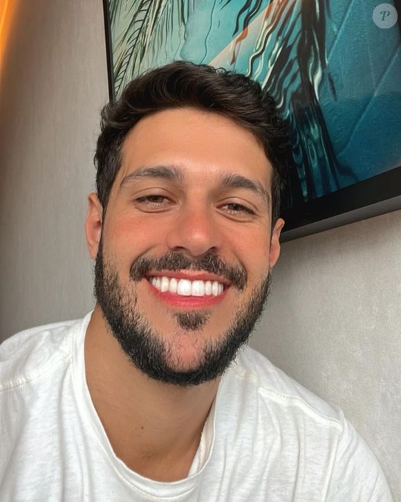 Rodrigo Mussi afirmou que ele e a namorada, a médica Ana Laura Biegas, estão bem e seguem juntos. “A última vez que a gente saiu para comer um lanche faz umas três semanas. Um amigo me mandou [a notícia]. A gente estava na academia juntos”, apontou.