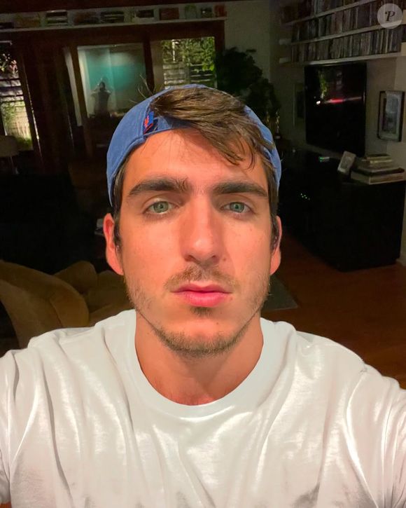 Filho mais velho de Malu Mader e Tony Bello, João causou polêmica com comentários sobre realizar trilha em um vulcão na Indonésia