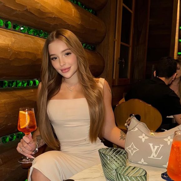 Em entrevista ao podcast 'Link Vip', a amante de Neymar disse ter faturado 'R$ 400 e poucos mil'