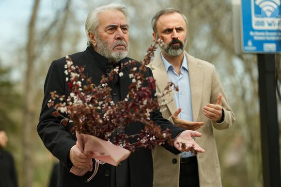 Hasan quer saber informações sobre Filiz, na novela 'Coração de Mãe', capítulo de segunda-feira 20 de abril de 2026