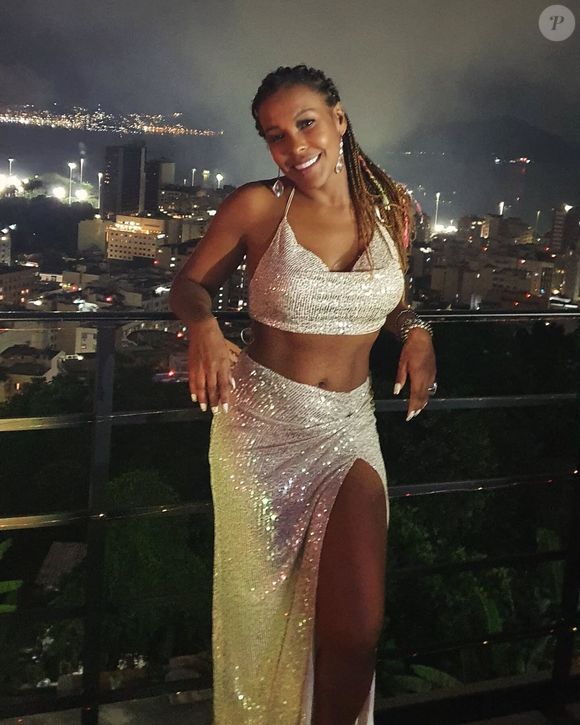 Apesar de natural, corpo de Sol Vega chama atenção pela definição