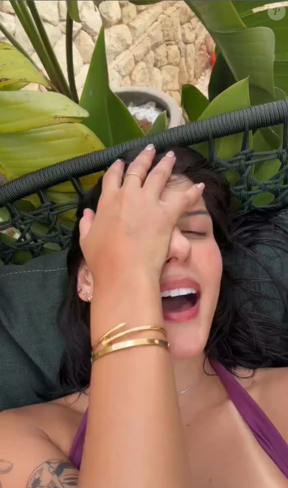 Ana Castela disse na canção que está 'doida pra dar um beijo e te encontrar de novo'