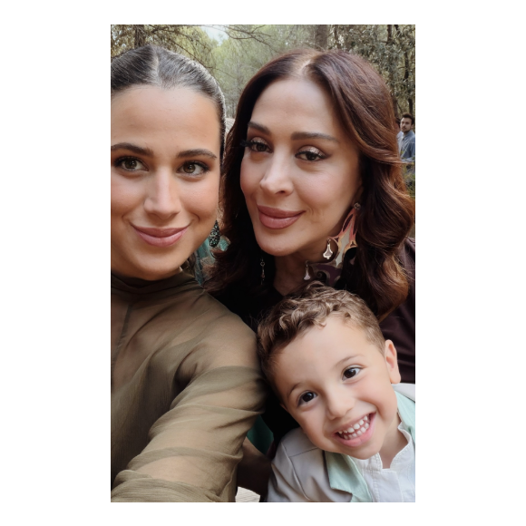 Claudia, Sophia e Luca no casamento da sobrinha da atriz, Kananda Raia, em abril de 2026