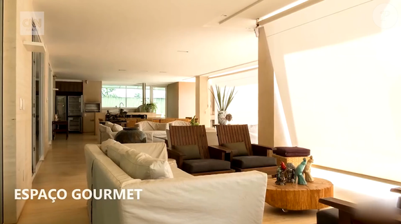 Área gourmet é um dos espaços de convivência da mansão de R$ 6,2 milhões. O imóvel localizado no Lago Sul também possui piscina, salas de estar e jantar e outros ambientes destinados ao lazer