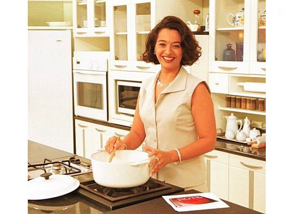 Na época, a Record TV alegou que decidiu tirar Cátia Fonseca por conta de pesquisas, que apontavam que Claudete Troiano tinha o perfil ideal para apresentar o ’Note e Anote’