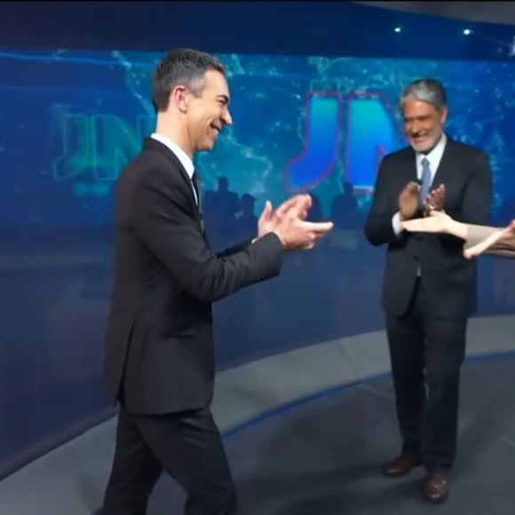 William Bonner e Renata Vasconcellos recebe Tralli com carinho e brinca sobre a redação lotada na estreia do colega
