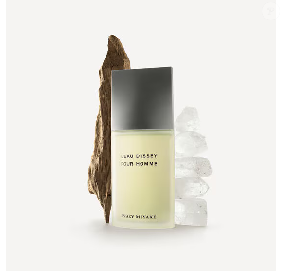 O perfume japonês se destaca por sua abertura fresca e explosiva, descrita pela Sephora como uma verdadeira "cachoeira de frescor cítrico" capaz de transmitir luxo e refinamento de forma natural