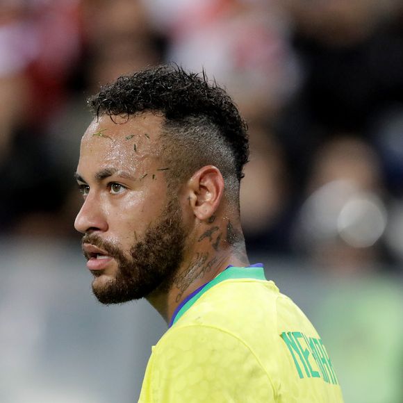 Lesão grau 2 de Neymar pode levar jogador a ficar de fora da estreia do Brasil na Copa do Mundo 2026 dia 13 de junho contra Marrocos