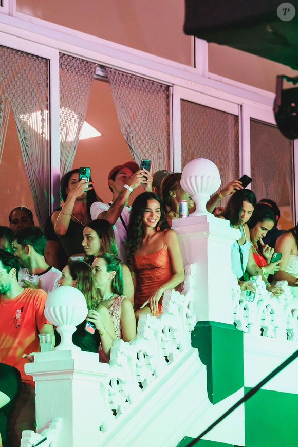 Curtindo a capital baiana desde sexta-feira (16), após temporada nos Estados Unidos, Bruna Marquezine aproveitou o evento comandado por Denny Denan e Buja Ferreira antes de retornar ao Rio de Janeiro