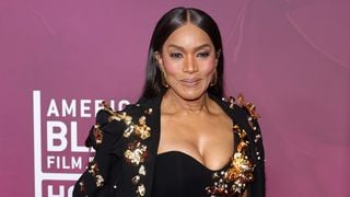 Angela Bassett aos 67 anos: 'É importante continuar me movimentando. Se priorizarmos o movimento e a saúde agora, isso afetará a forma como envelhecemos'