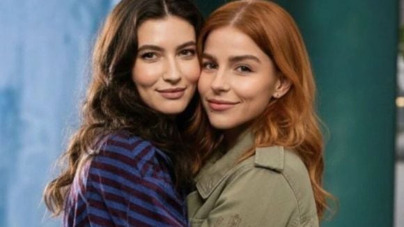 Resumo da novela 'Três Graças' (22 a 27 de dezembro): Amor assumido! Lorena e Juquinha engatam namoro e Ferette descobre tudo; Bagdá sequestra Paulinho