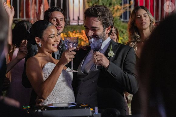 Em 'Vale Tudo', Fátima (Bella Campos) e Afonso (Humberto Carrão) se casam e curtem a festa com o DJ Alok.