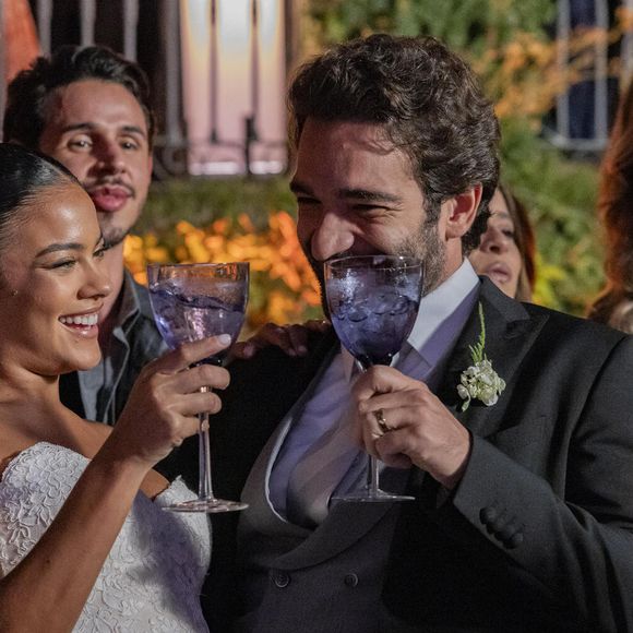 Em 'Vale Tudo', Fátima (Bella Campos) e Afonso (Humberto Carrão) se casam e curtem a festa com o DJ Alok.