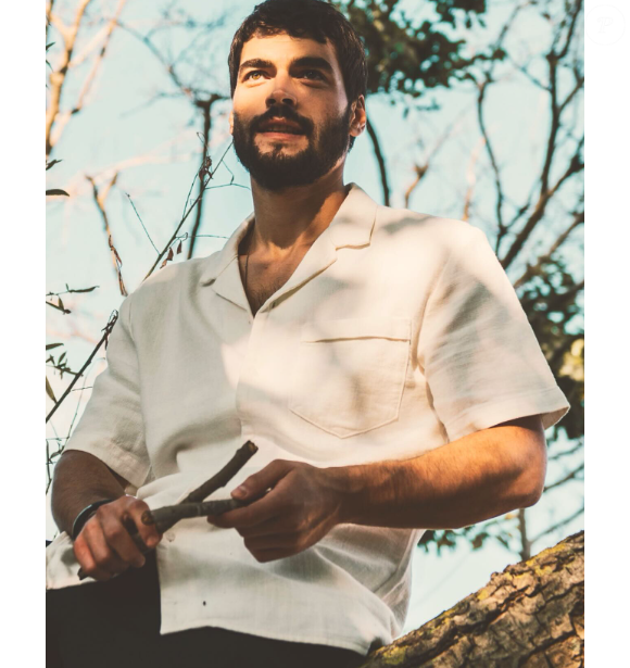 Akin Akınözü: O ator de traços fortes e olhar intenso ficou conhecido pela série 'Hercai'.
